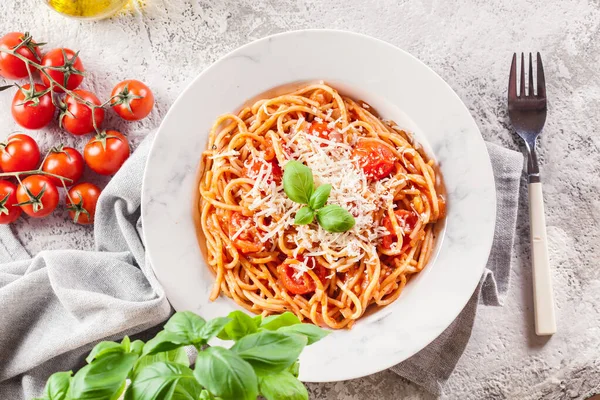 Espaguetis Napoli Con Queso Parmesano Plato Italiano Tradicional — Foto de Stock