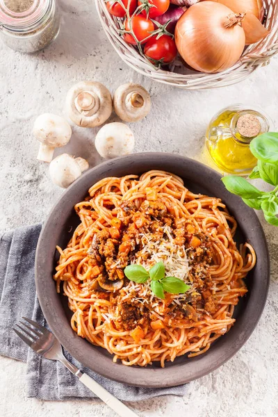 Espaguetis Boloñeses Con Champiñones Queso Cocina Italiana —  Fotos de Stock