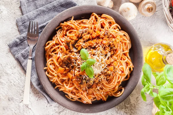 Bolonhesa Espaguete Com Cogumelos Queijo Cozinha Italiana — Fotografia de Stock