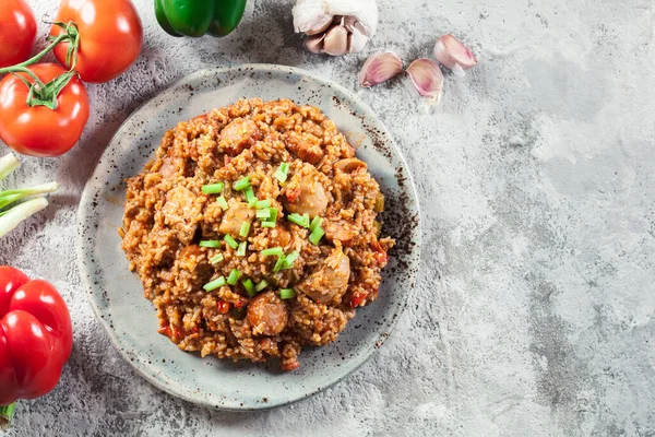 Csirke Jambalaya Fűszeres Rizs Csirkével Kolbásszal Kreol Tál — Stock Fotó