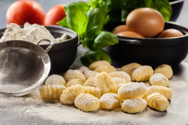 Gnocchi Maison Non Cuit Sur Planche Découper Noire — Photo