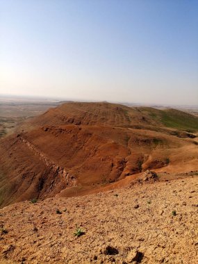 Türkmenistan 'daki dağlar. Alışılmadık dağların güzel manzarası.
