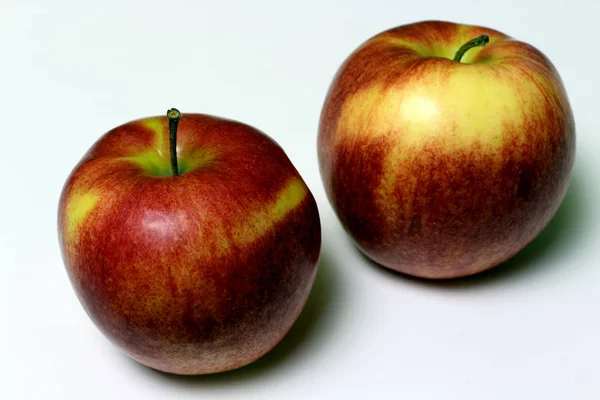 Manzana Roja Sobre Fondo Blanco — Foto de Stock