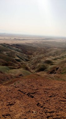 Renkli dağların güzel manzarası. Karakum Çölü, Türkmenistan.