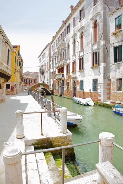 Гондолы на Венецианской лагуне . — стоковое фото