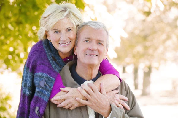 Couple  smiling to the camera — Stock Photo, Image