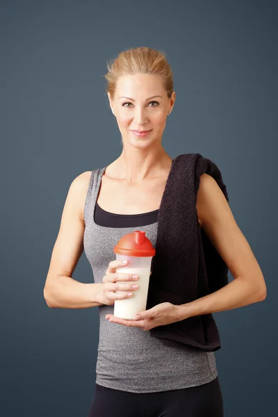 Woman holding a protein shaker bottle — Stock Photo, Image