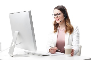onun işyerinde oturan Ajan