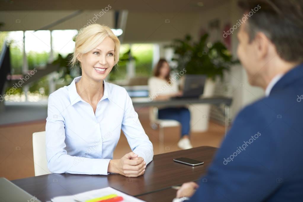 advisor sitting in front of laptop 