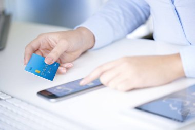  banka kartı tutan işkadını
