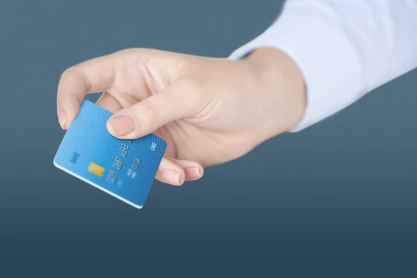 Kreditkarte in der Hand — Stockfoto