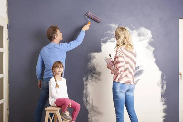 Ευτυχισμένη οικογένεια ζωγραφική τοίχου — Φωτογραφία Αρχείου