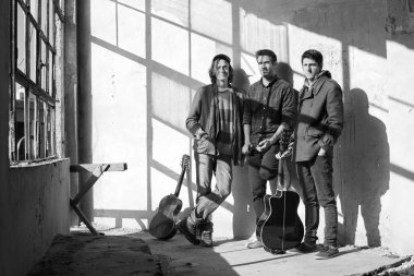 Genç rock grup üyeleri