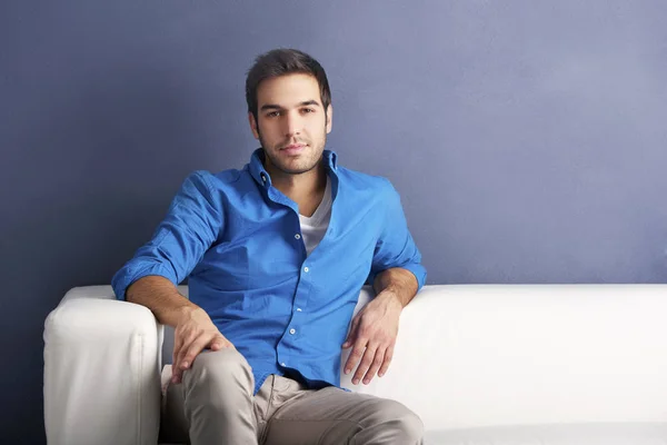 Man relaxing on the couch — Stock Photo, Image