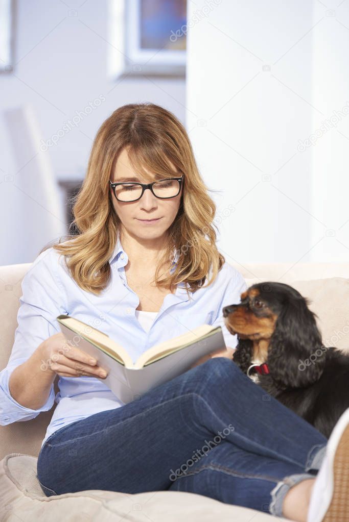  woman reading book 