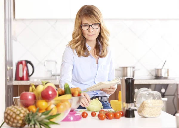 Woman writing recipe — Stock Photo, Image