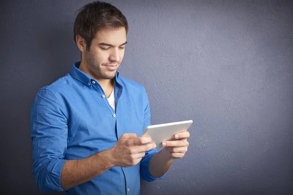  Casual adam dijital tablet kullanma