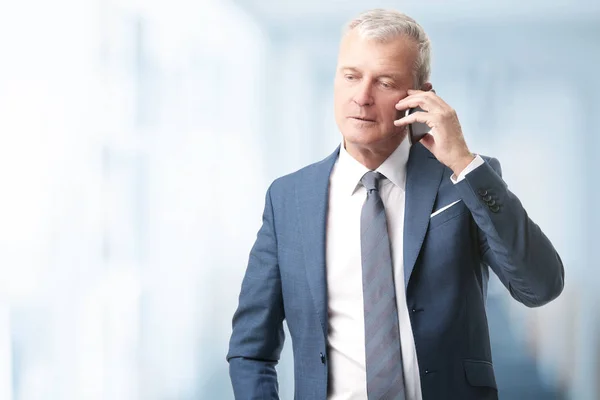 Businessman making call — Stock Photo, Image