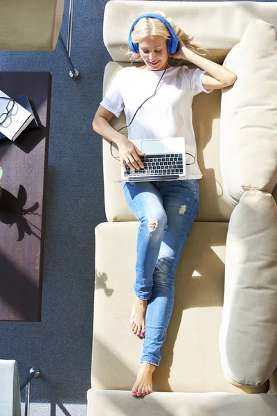 Beautiful blond woman relaxing — Stock Photo, Image