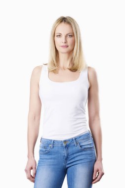 Orta yaşlı kadın ayakta