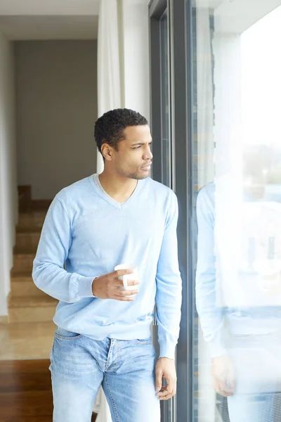 Hombre bebiendo café — Foto de Stock