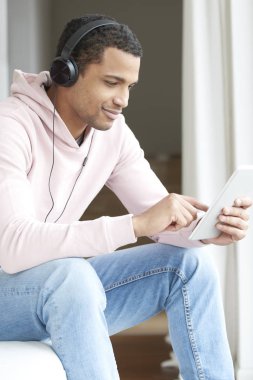 adam müzik tablet ile