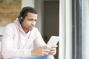 adam müzik tablet ile