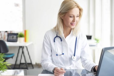 kadın doktor çalışma