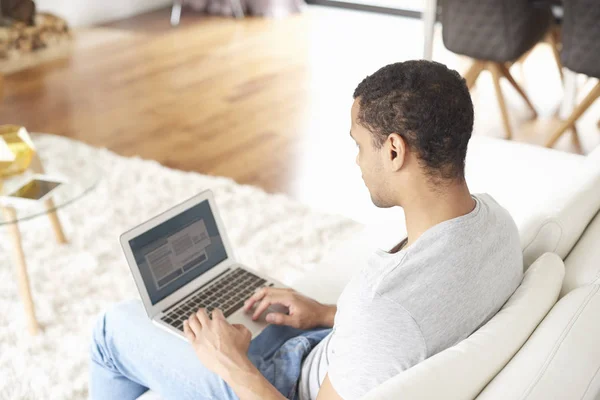 Man using his laptop — Stock Photo, Image