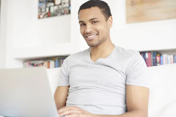 Man working online — Stock Photo, Image