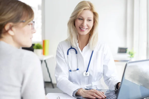 Doctor sitting in front of laptop — Stock Photo, Image