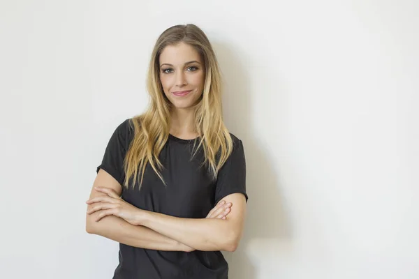 Lady looking at camera and smiling — Stock Photo, Image