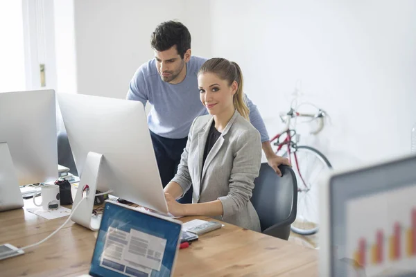 Businesswoman and handsome sales man — Stock Photo, Image