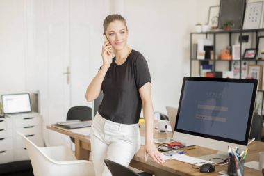 cep telefonu kullanarak asistanı bir