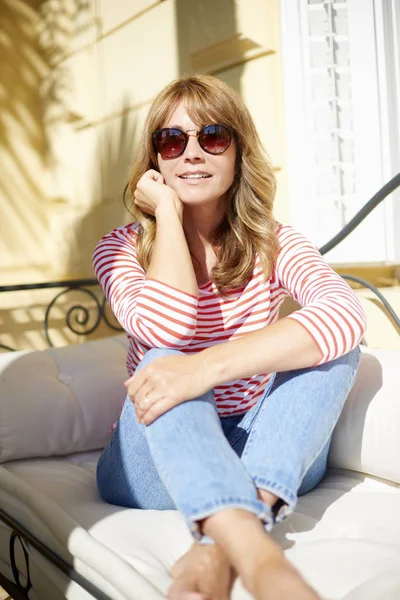 gülümseyen kadın rahatlatıcı