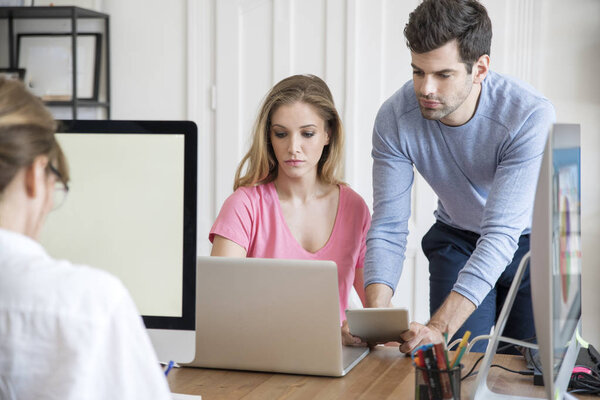  Консультации для деловых людей
 