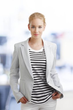  Kameraya bakan kadın.