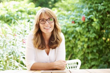  Orta yaşlı kadın rahatlatıcı 