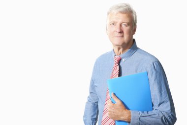  Belgeleri olan kıdemli iş adamı.