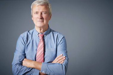 Kendine güvenen komuta sizde portre