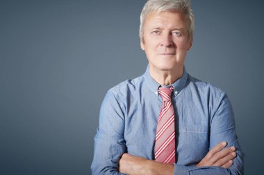 Kendine güvenen komuta sizde portre