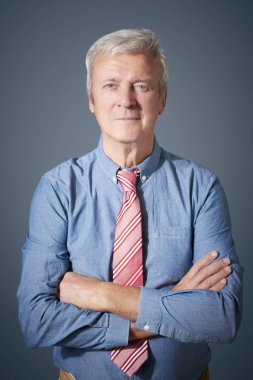 Kendine güvenen komuta sizde portre