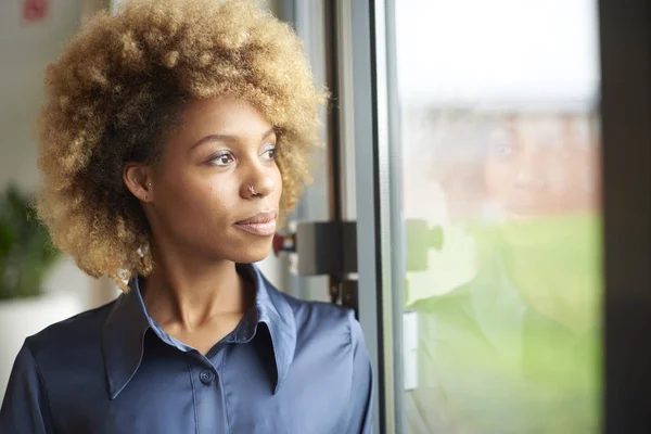 Woman looking out the window. — Stock Photo, Image