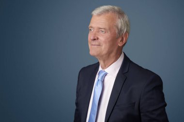 Çift üst düzey işadamı duran