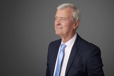 Çift üst düzey işadamı duran