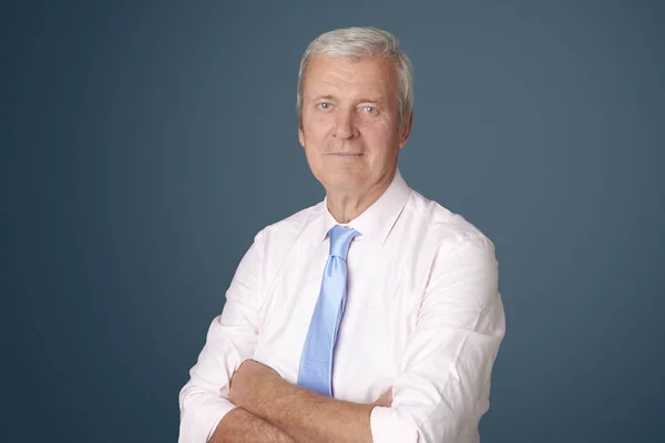 Senior businessman standing — Stock Photo, Image