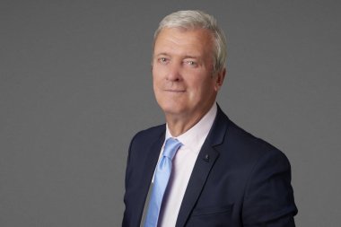 Kıdemli avukat ayakta