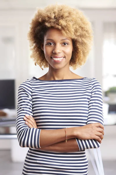 Sales woman standing — Stock Photo, Image
