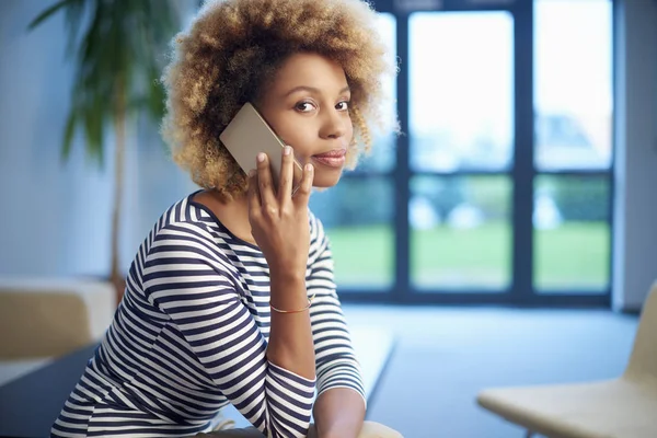 Woman making call — Stock Photo, Image