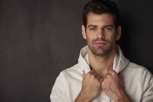 Confident young man posing — Stock Photo, Image